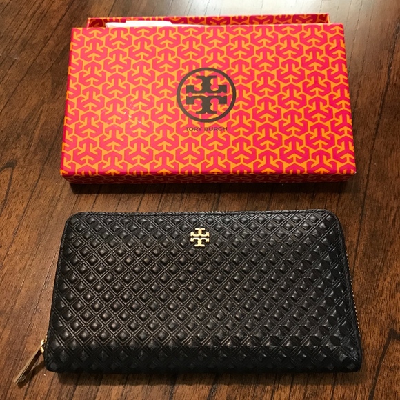 Tory Burch Handbags - New Tory Burch Fleming Wallet